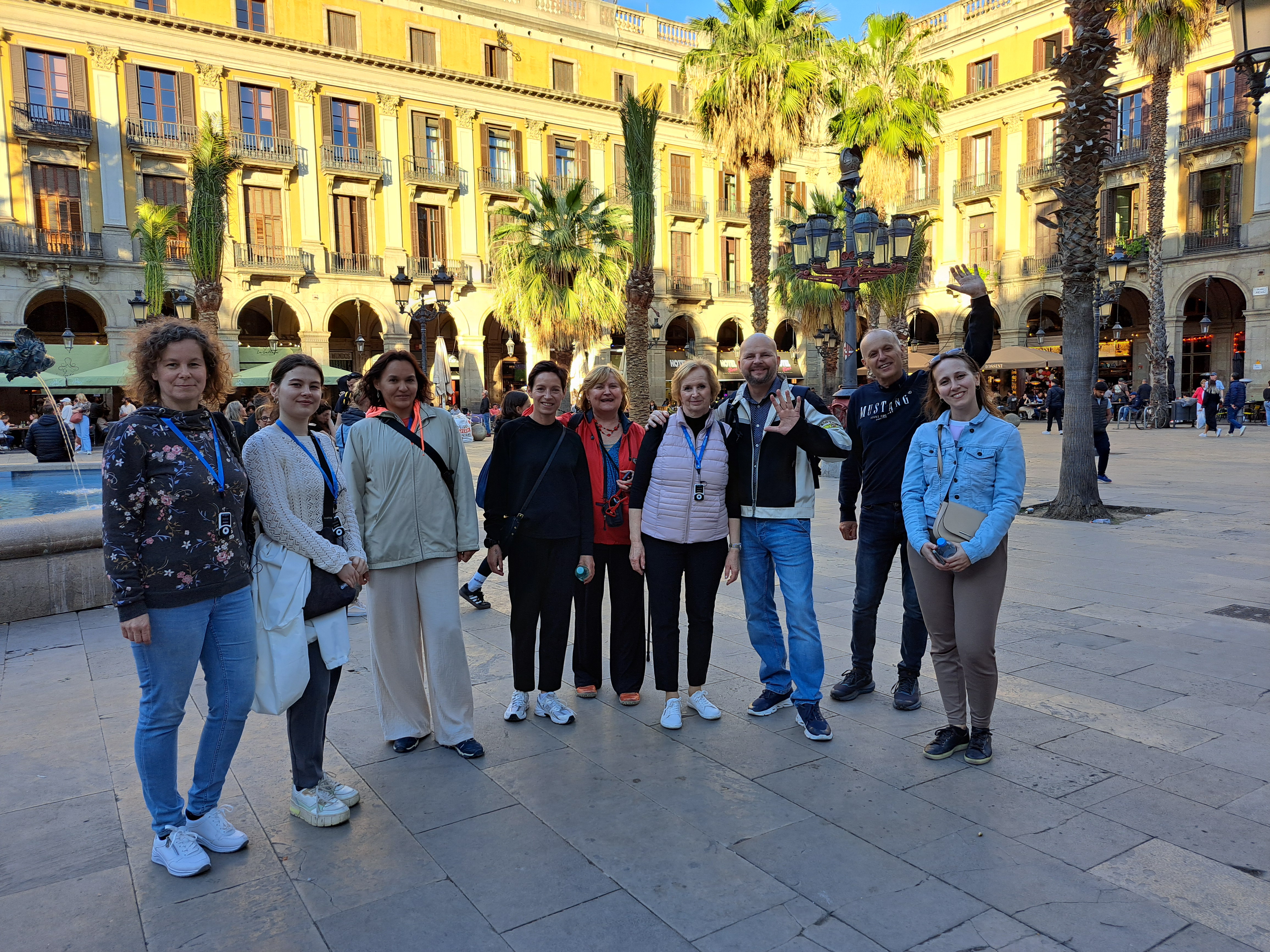 skupinová fotografie: Studenti jazykové školy Španělské Slunce na intenzivním studijním pobytu v Barceloně.S